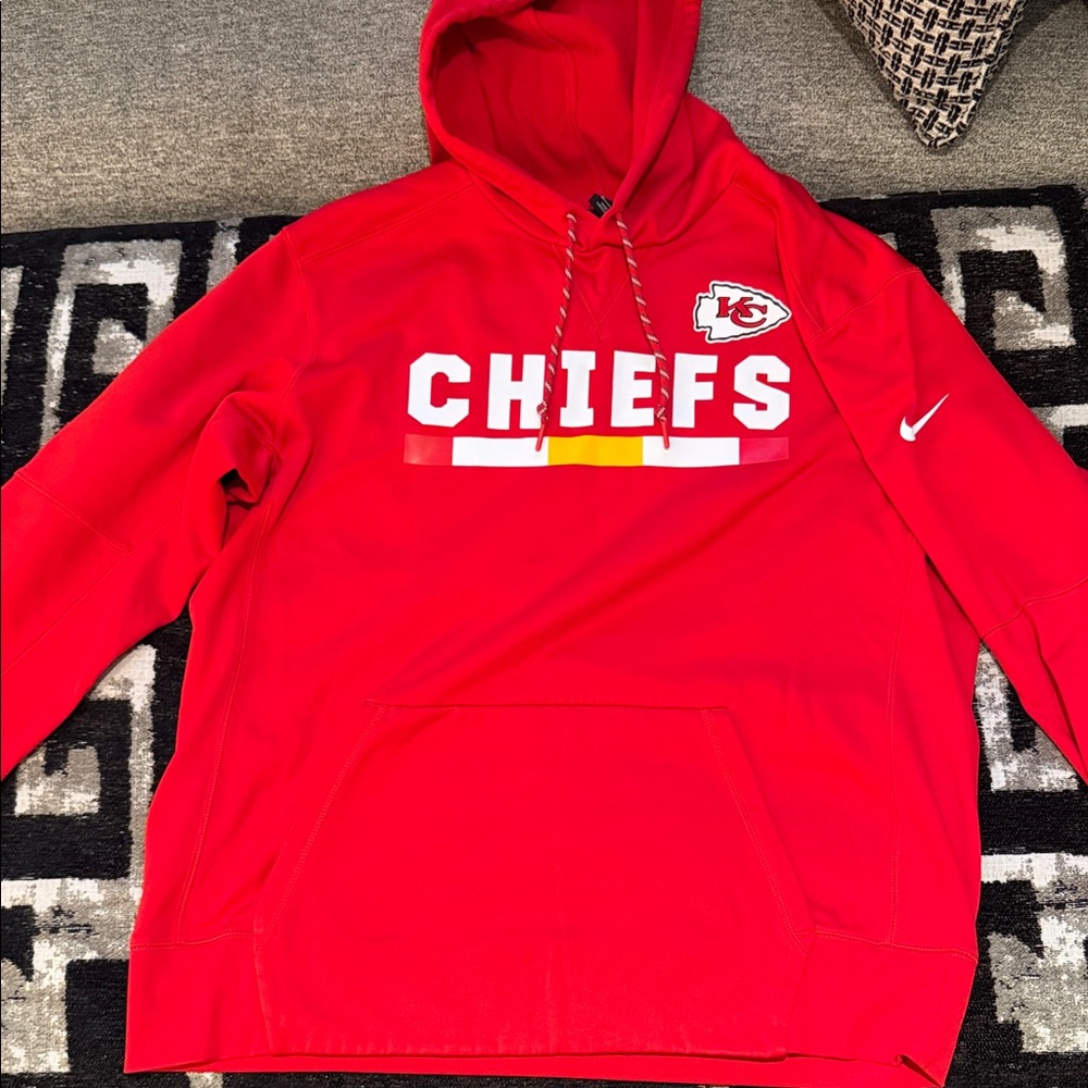 Nike Dri Fit Red Chiefs Pullover Hoodie